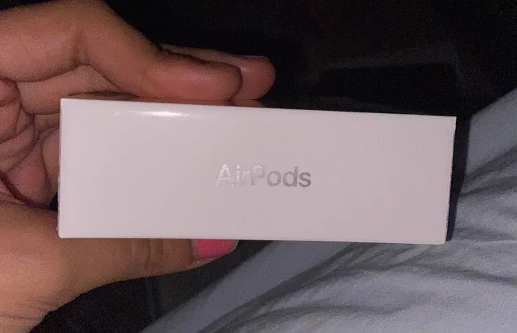 Apple AirPods - Image 3