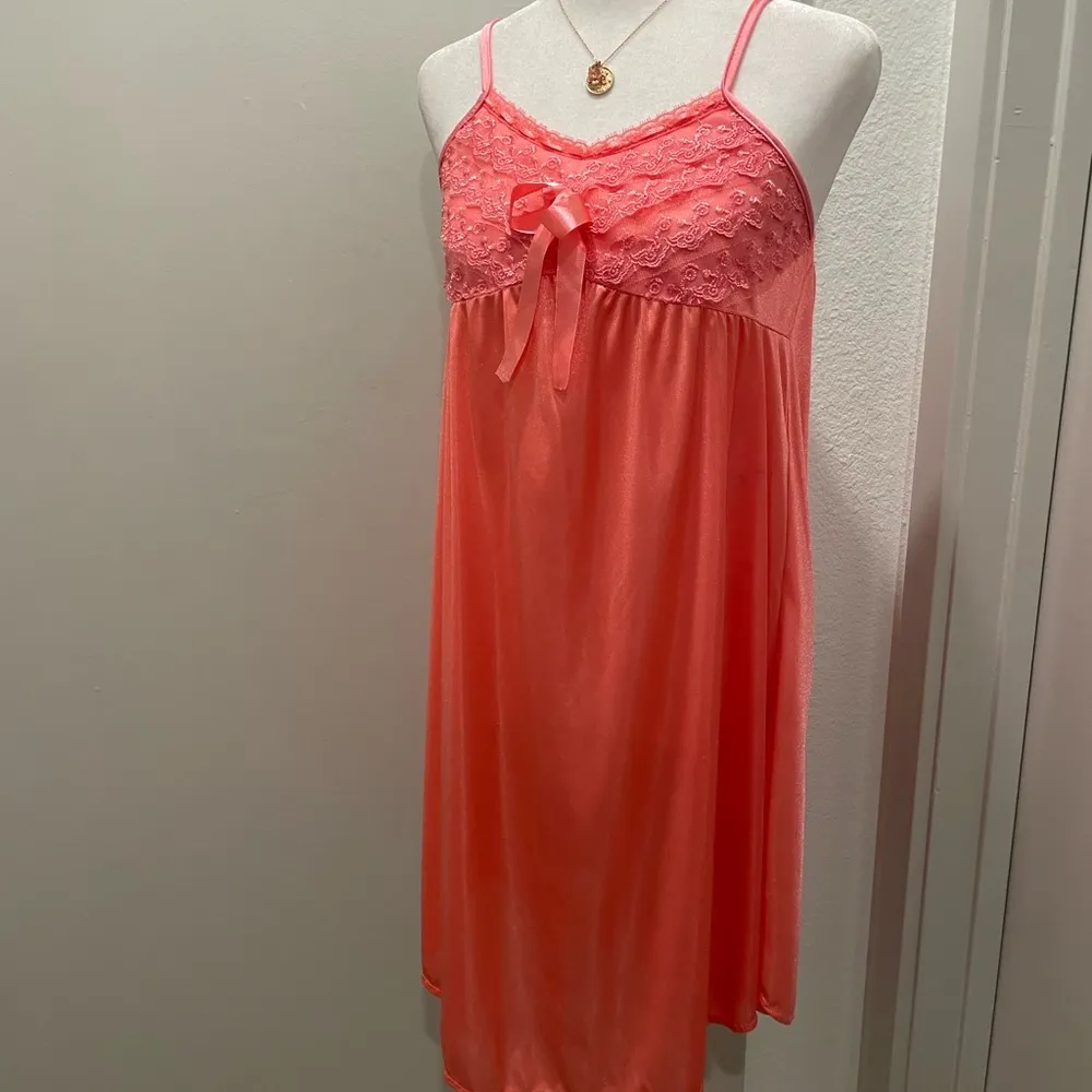 VTG Coquette Coral Pink Lace Spaghetti Strap Cami Slip Dress Nightgown With Bow - Image 2