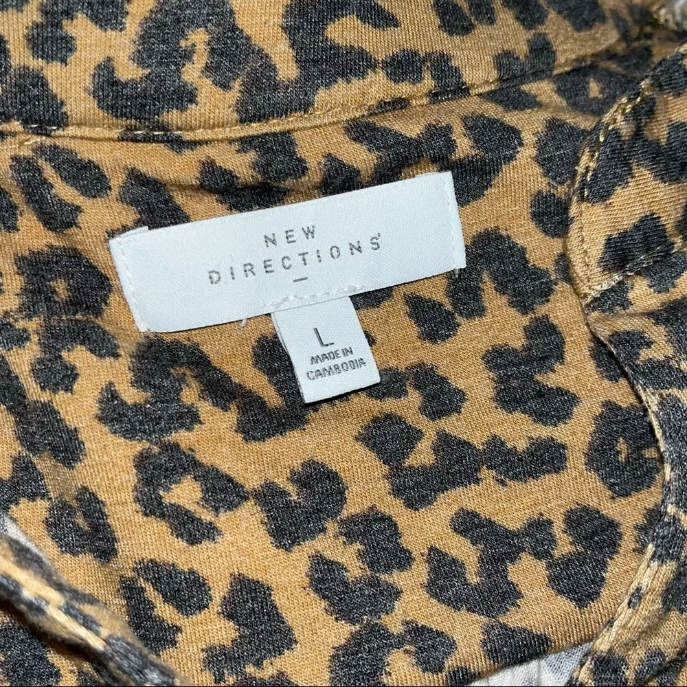 New Directions cheetah leopard print button up shirt, long sleeve, loose fit Brown Size L - Image 5