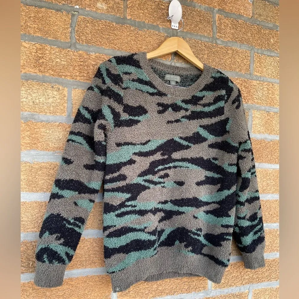 Barefoot Dreams cozychic seasode crew neck pullover green camo small - Image 3