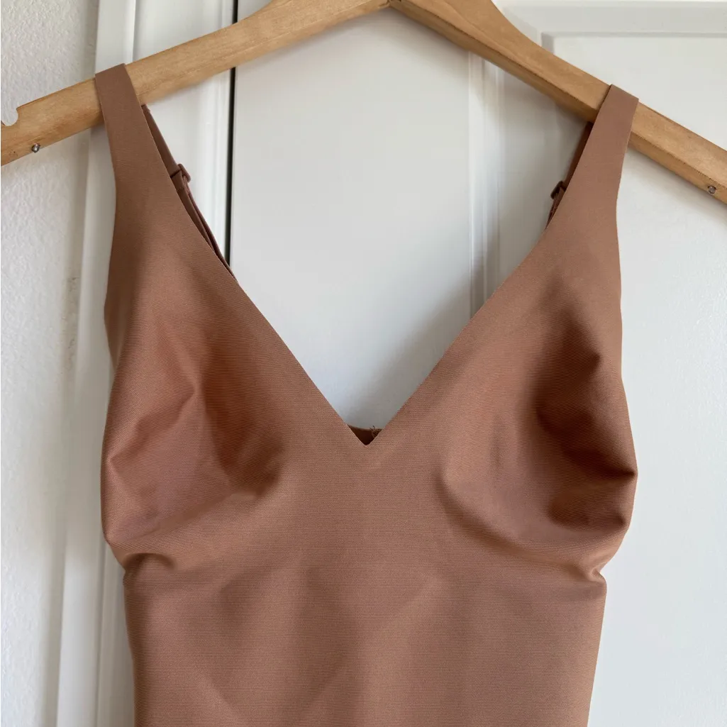 NWOT Skims Body Core Sculpt Plunge Thong Bodysuit small - Image 2