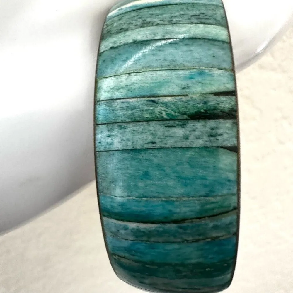 turquoise inlaid dyed shell and Brass Bangle bracelet Blue - Image 4