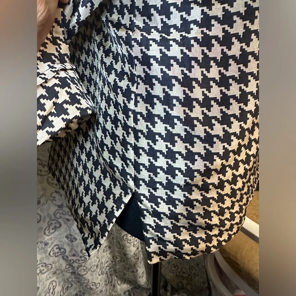 Size 8 Silkland lined button down tan & black 100% silk blazer w/3/4 sleeve EUC - Image 3