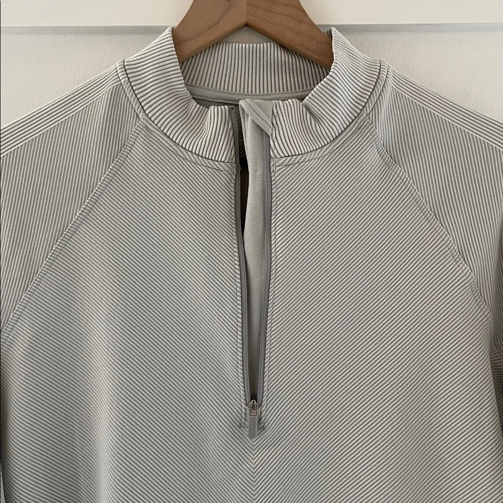 LULULEMON Rest Less Cropped 1/2 Zip Diagonal Rib Silver Drop / White Size 8 - Image 6
