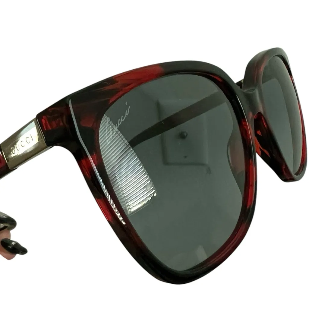Gucci Red and Black Cat-Eye Gradient Sunglasses - Image 4