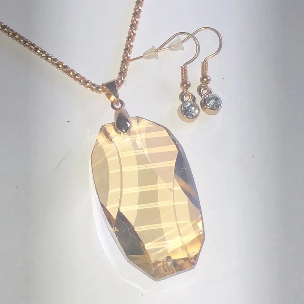 Elegant Gold Tone Faux Crystal Pendant Necklace and Earring Set - Image 4