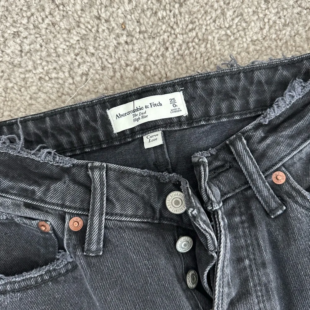 Abercrombie & fitch the dad high rise black distressed jeans curve love - Image 2