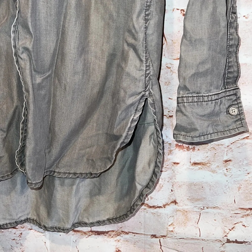 Gap gray lightweight shirt XS button down collared neck cuffs hi low hem loose - Image 4