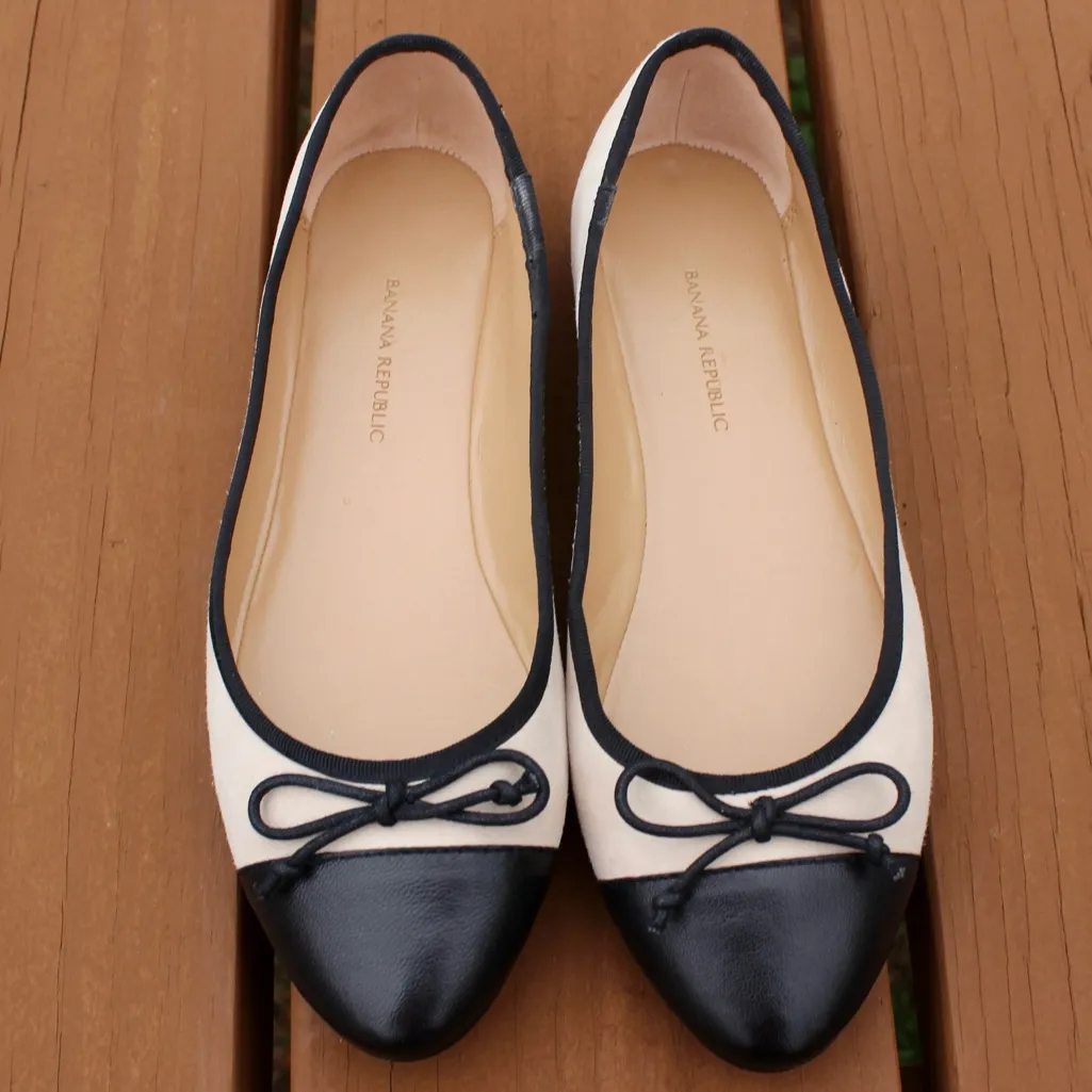 Banana Republic Ladies Suede and Leather Flats Sz 7 - Image 4