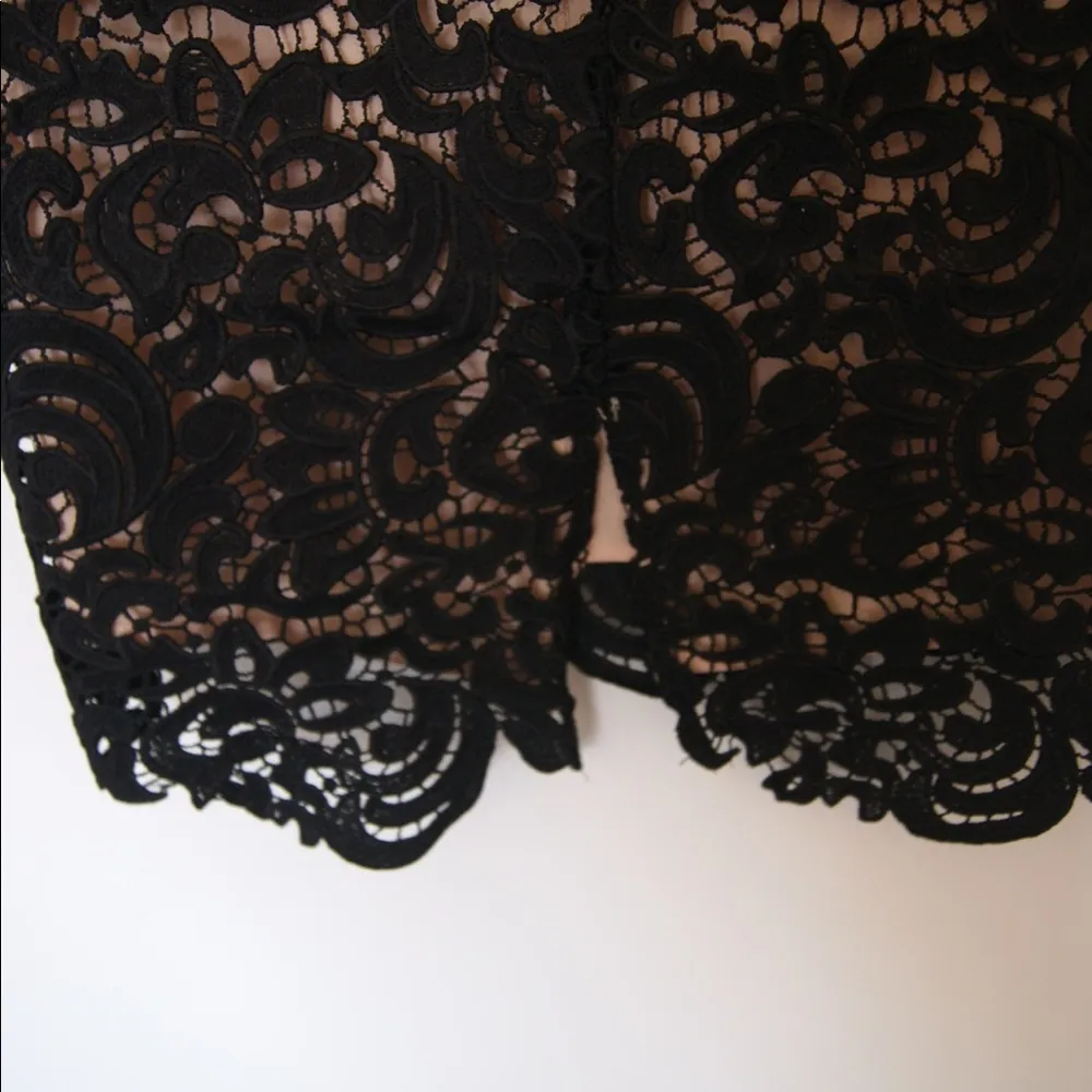 Lucy Paris lace skirt Sz M - Image 3