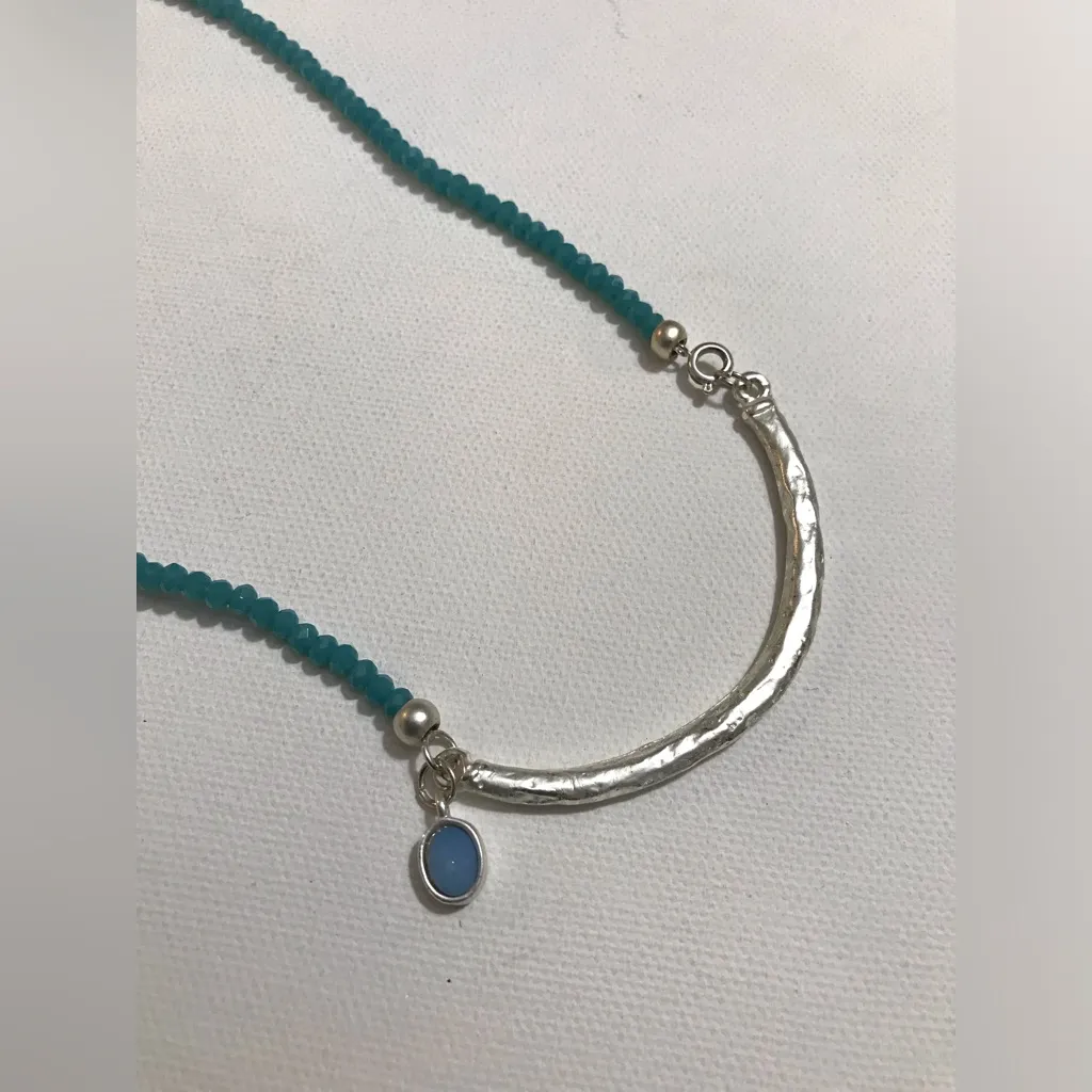 Blue Glass Faceted Beaded Necklace with Silver Tone Bar Acrylic Charm 16 inches - Image 2
