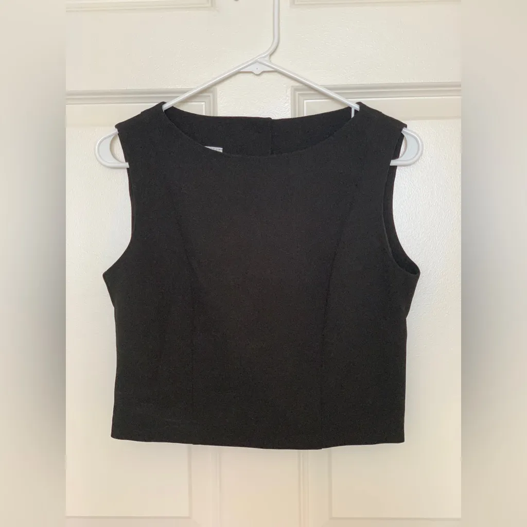 La Belle Elegant Black Sleeveless Top. Size - Image 2