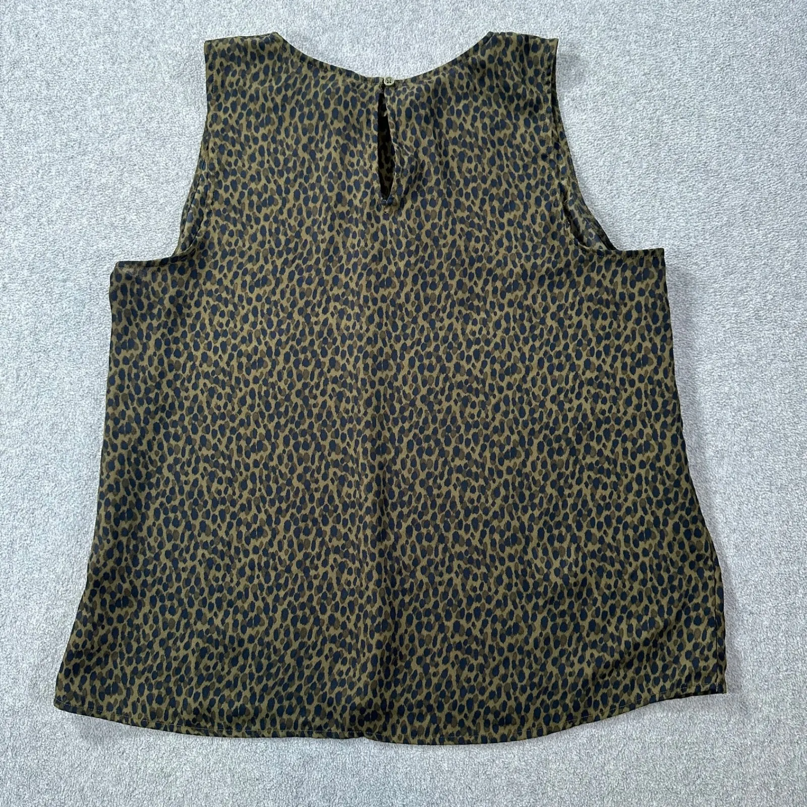 Banana Republic Shirred High Neck Blouse Tank Top Size Large Green Animal Print - Image 7