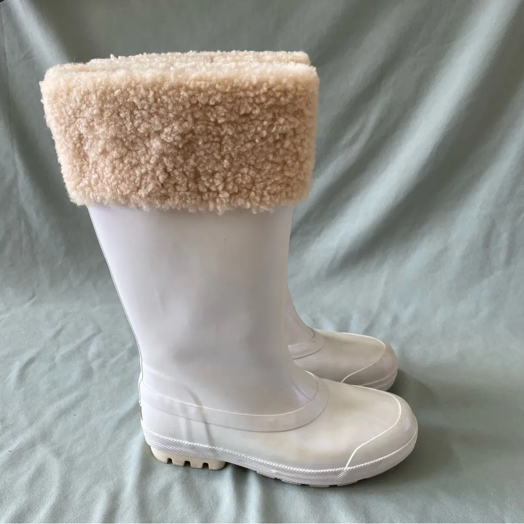 RARE UGG Mill Creek Rain Boot, Iridescence White, Size 6/EU 37 - Image 5