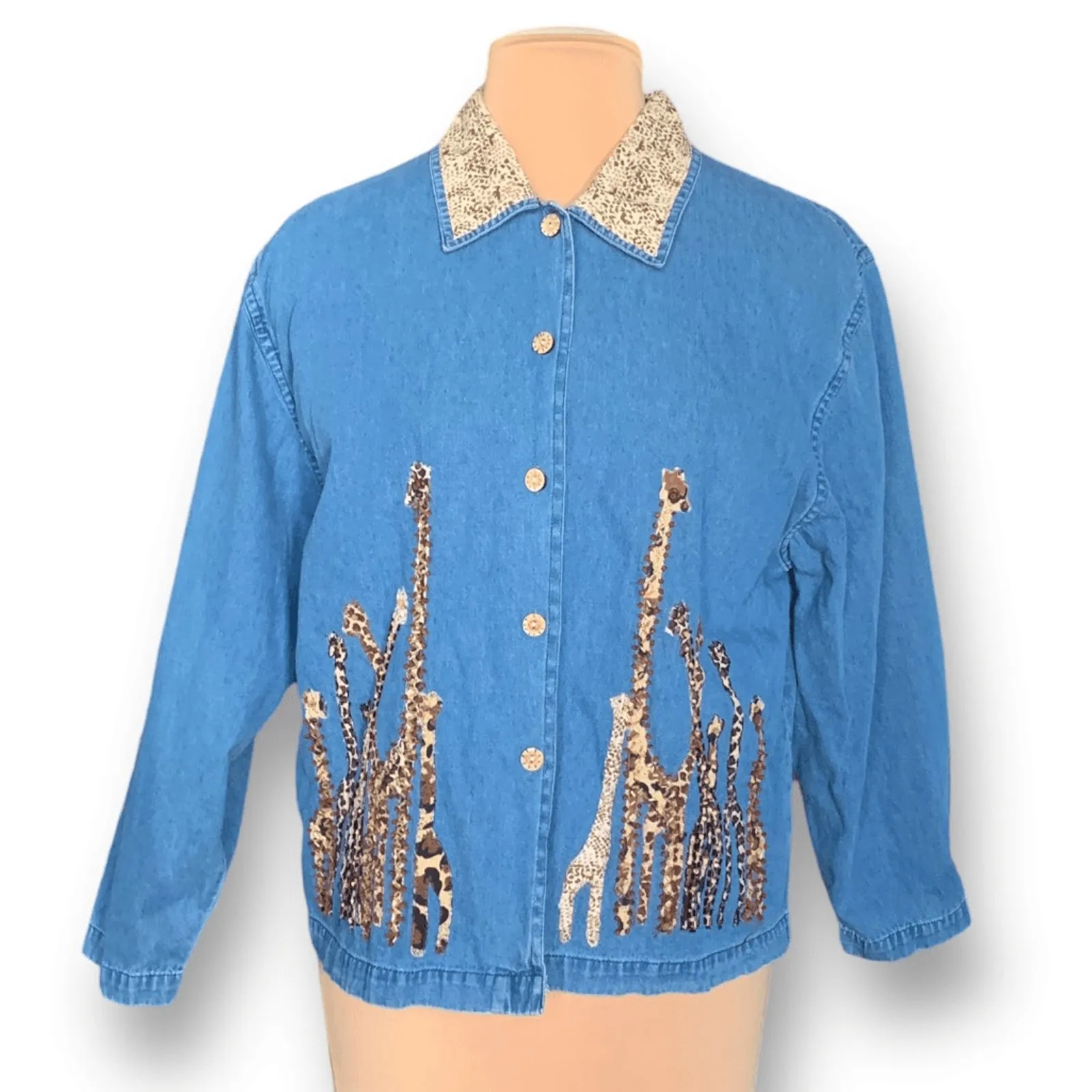 Vintage 90s Chambray Denim Shirt Jacket Giraffe Animal Beaded Safari Print Large Blue - Image 12