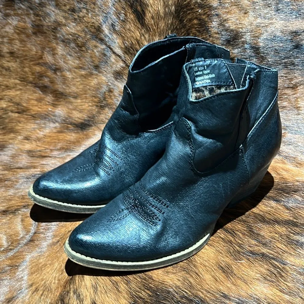 VERY VOLATILE Banjo Leather Ankle Booties Size 8. B73 - Image 3