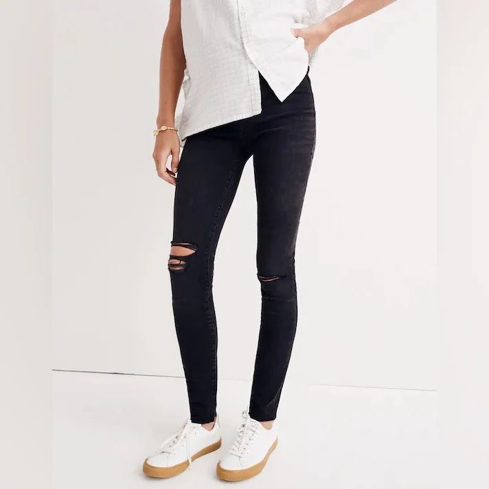 Madewell Maternity Over-the-Belly Skinny Jeans in Black Sea | Faded Grey | 27 - Image 2