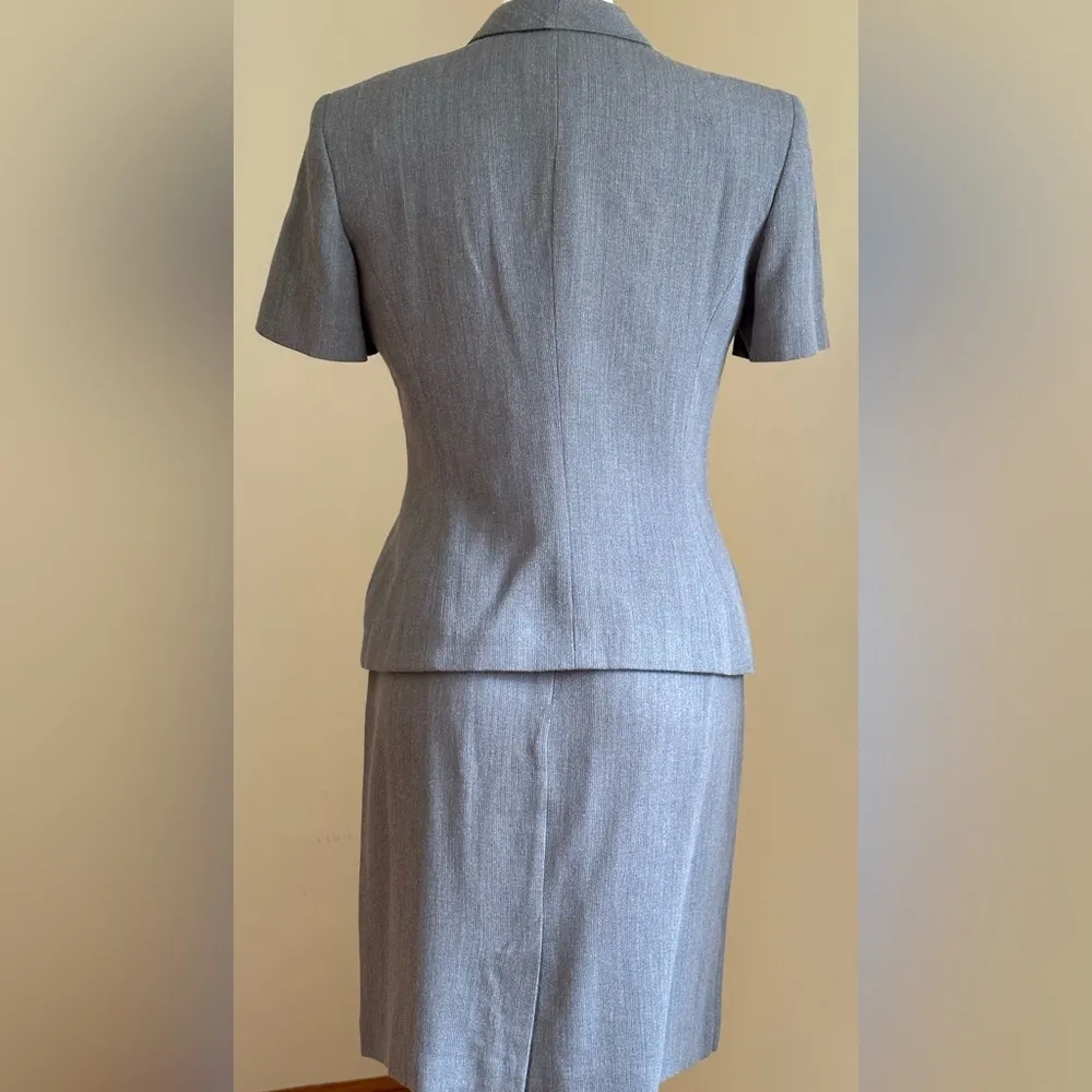 Liz Claiborne Petite Collection Gray Skirt Top Set.Top Short Sleeves  Sz 10P - Image 9