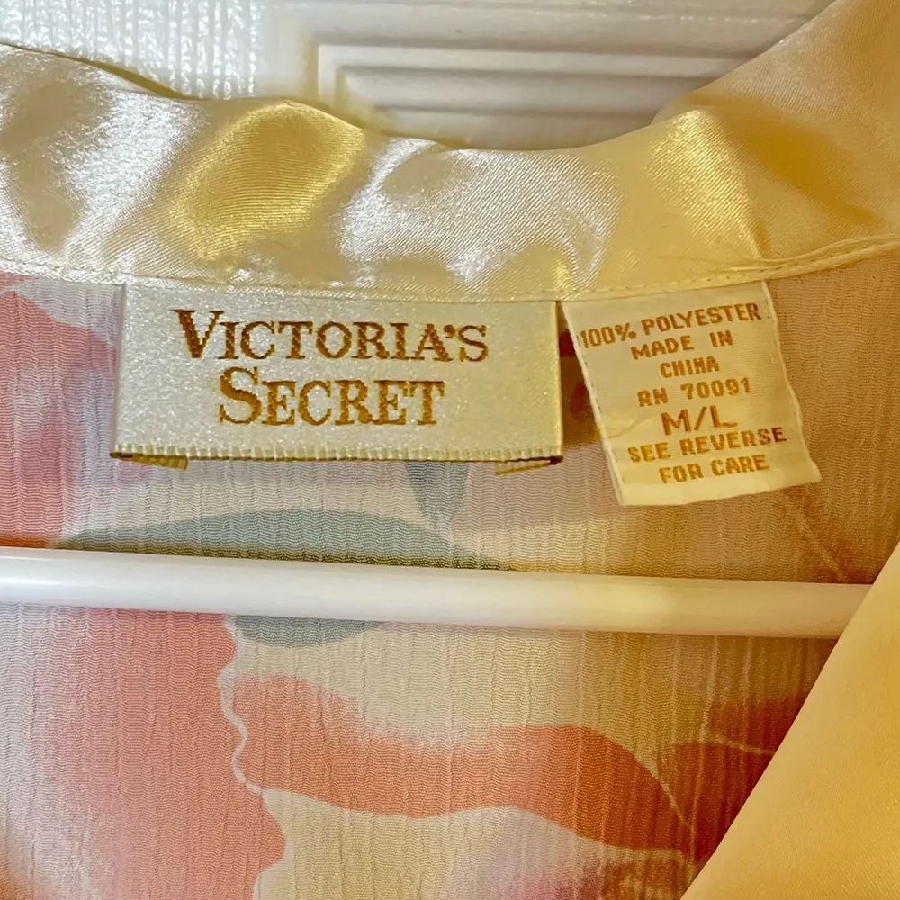 Vintage Gold Label Victoria’s Secret Floral Print Robe - Image 3