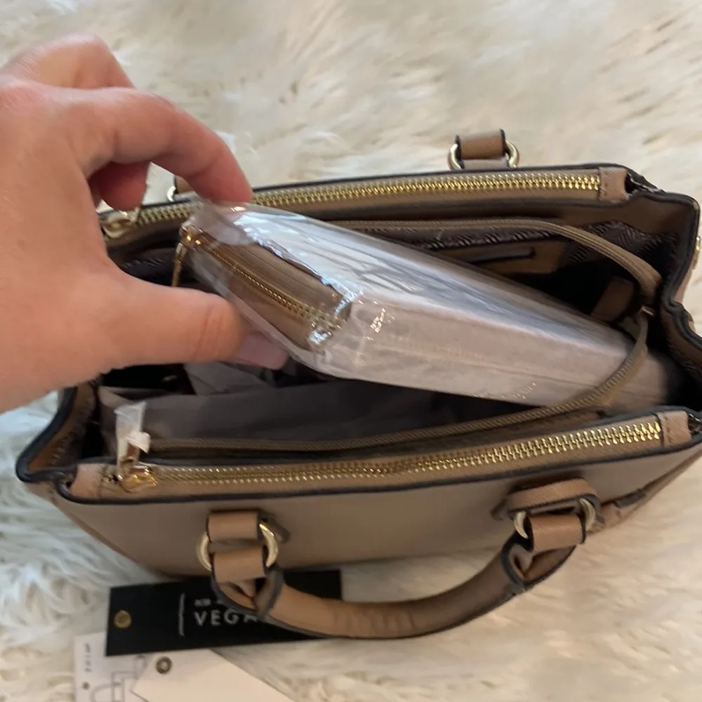 ISABELLE BAG AND WALLET 2in 1 set BRAND NEW LOTS OF SPACES AND ZIPPERS - Image 2