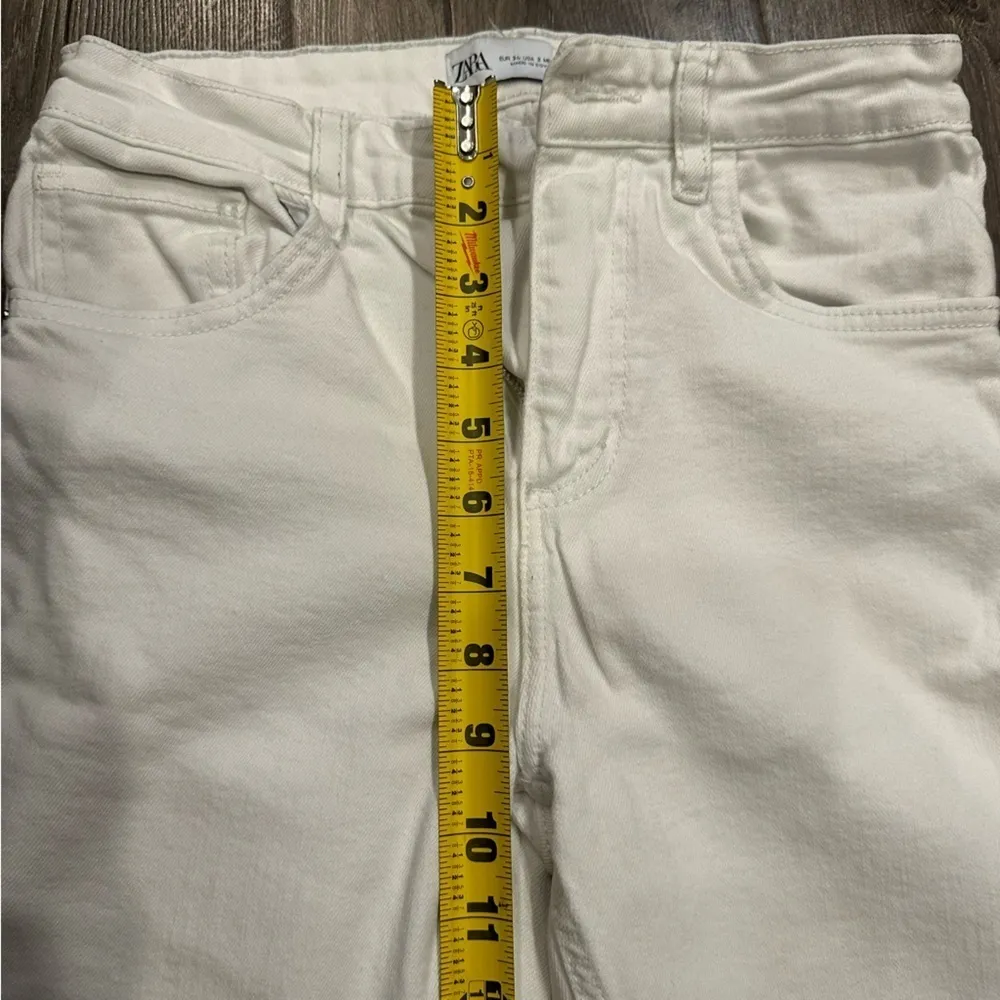 Women’s White Hi-Rise Straight  Jeans Size 2 Ankle Length Raw Hem Edge - Image 6