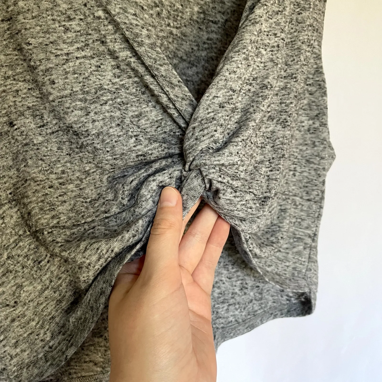 Sweaty Betty gray cropped workout tank top twist front women's M linen blend - Image 2