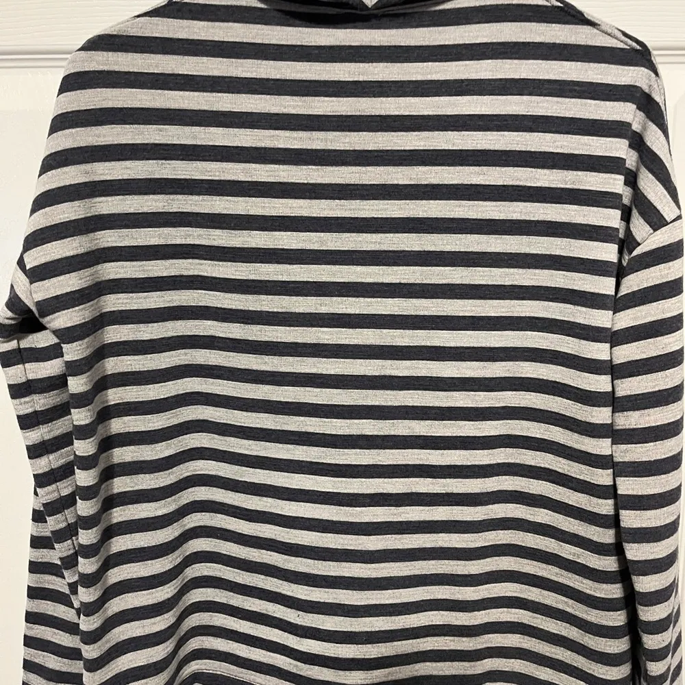 J crew blue and white cowl neck sweater in xxs - Image 4