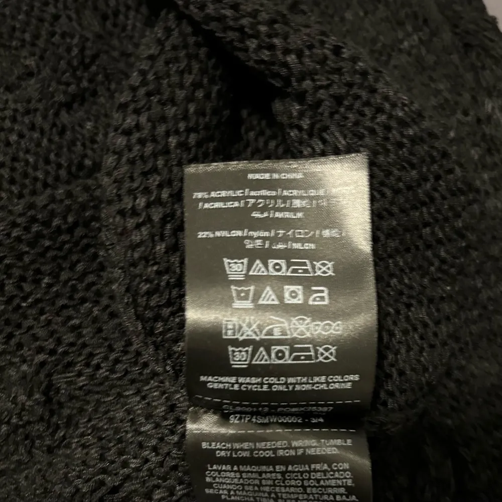 Guess black long sleeve asymmetrical sweater size medium nwt - Image 7