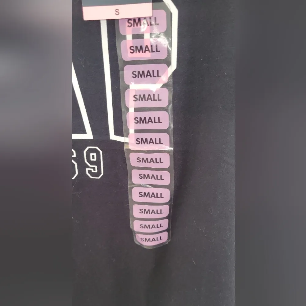 NWT GAP Women's Relaxed Fit Graphic Logo Crew Neck Short Sleeve Black Size Small - Image 2