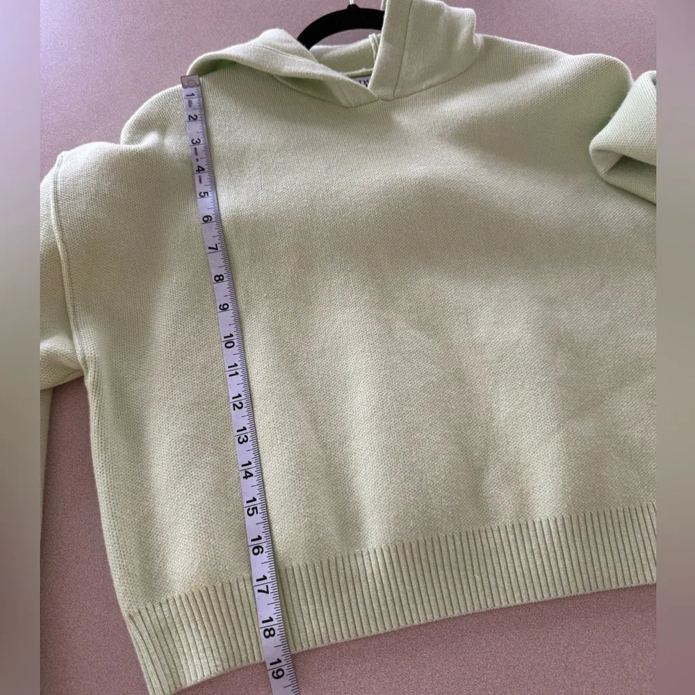 Zara women’s light green cropped sweatshirt size small - Image 9