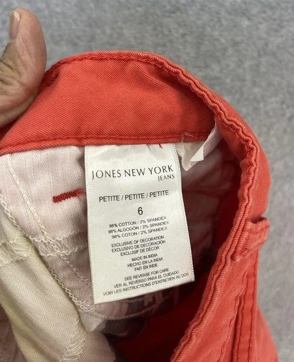 Jones New York Jeans Capri Pants Coral Chelsea Cuffed Size 6 Petite - Image 3