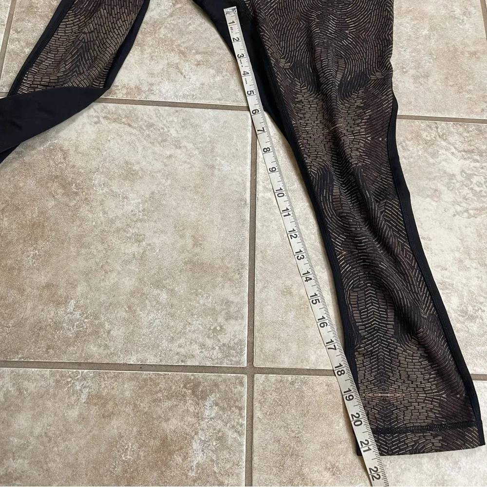 Lululemon Wunder Under Crop II Full-On Luon Golden Godess Cashew Black Sz 4. - Image 8