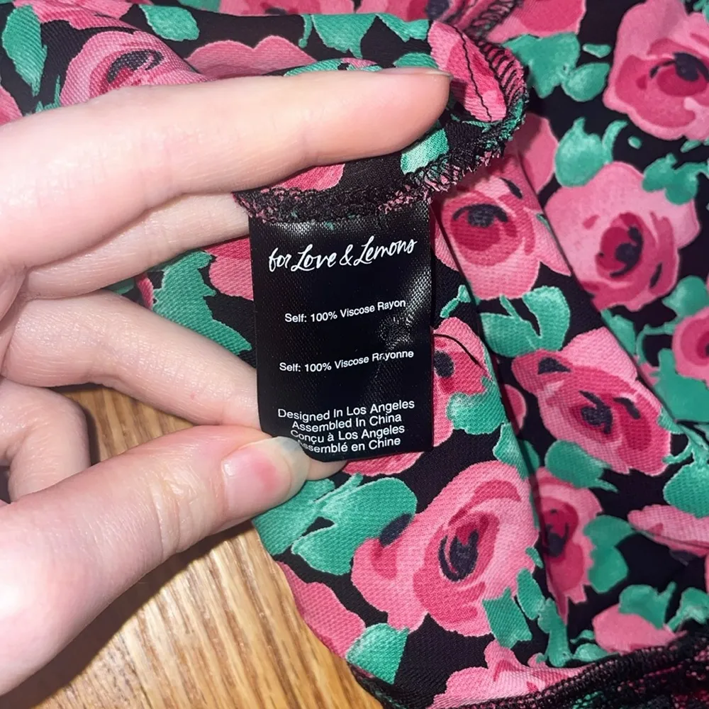 NWT for love and lemons floral asymmetrical dress - Image 6