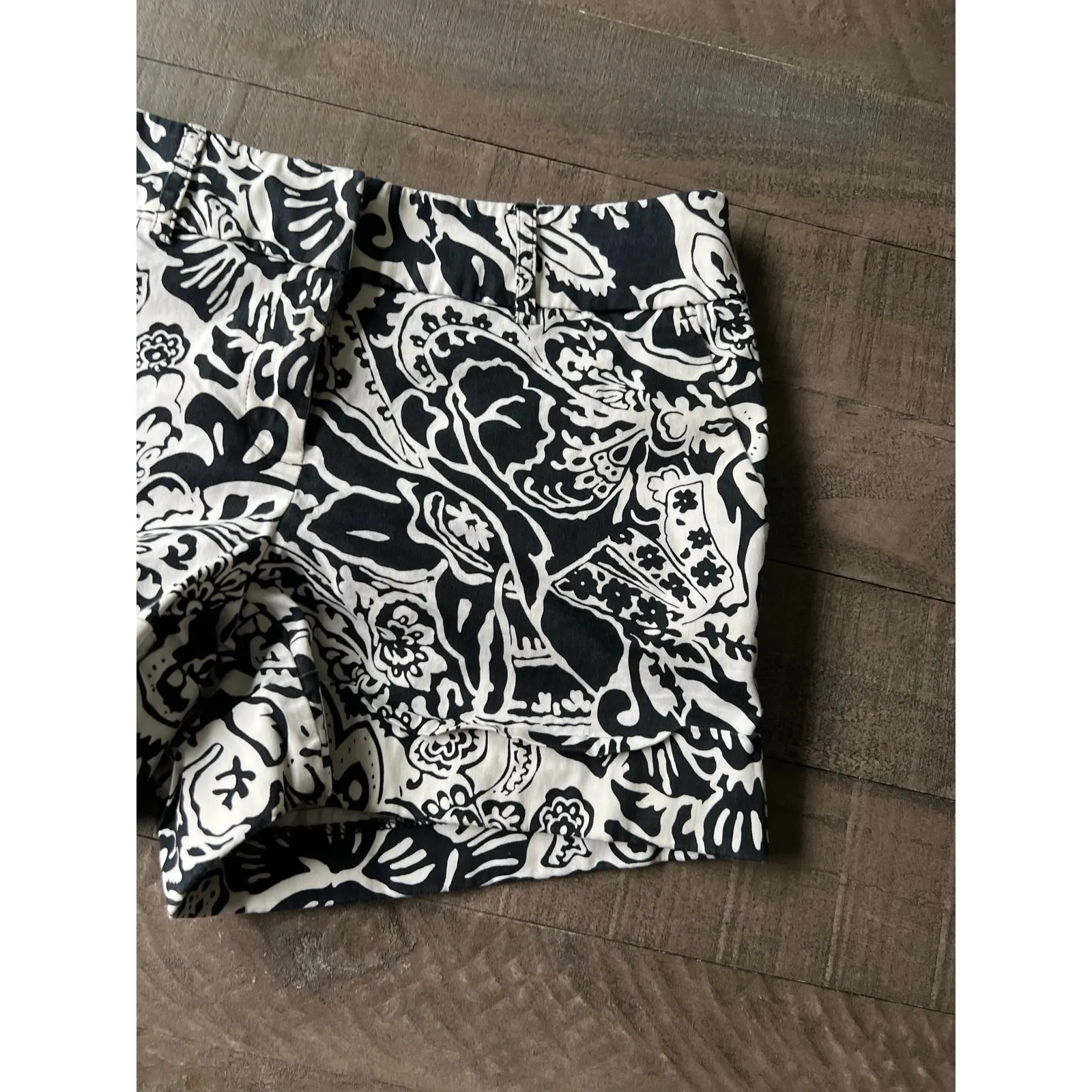 New York & Company‎ Women's Black White Paisley Design Cotton Shorts size 4 - Image 3