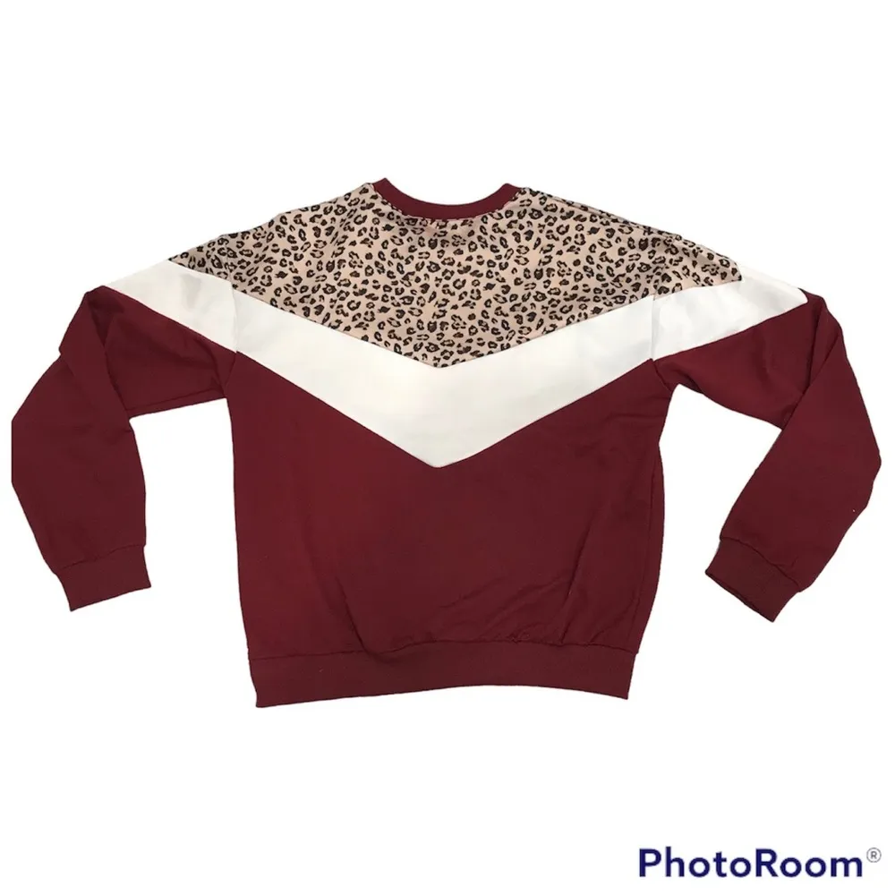 Leopard Chevron & Maroon Crewneck Sweater Size Small - Image 2
