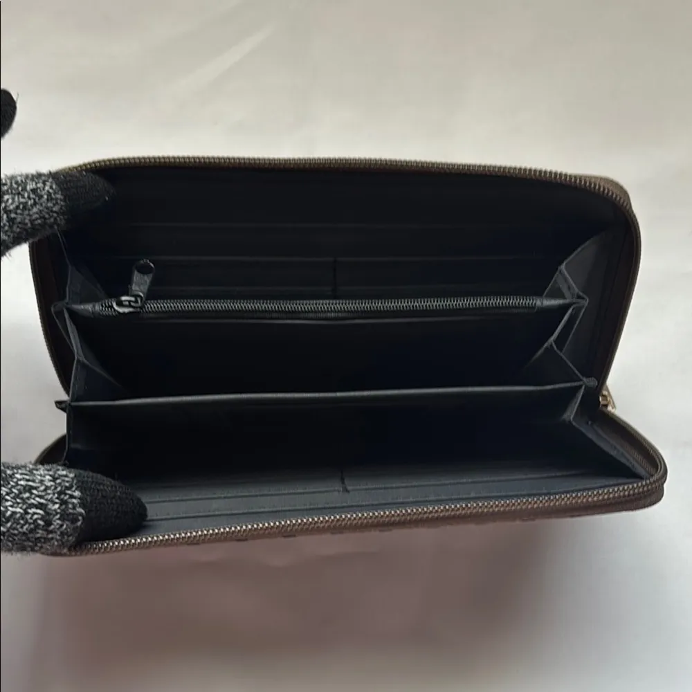 Houndstooth Zip-Around Wallet EUC - Image 3