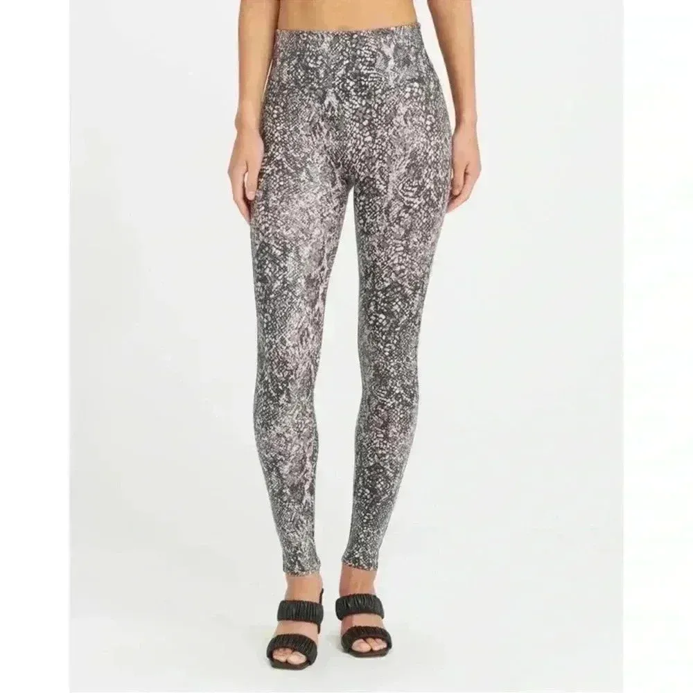 Spanx Faux Leather Snake Shine Leggings in Grey‎ Snake XS NWT - Image 3