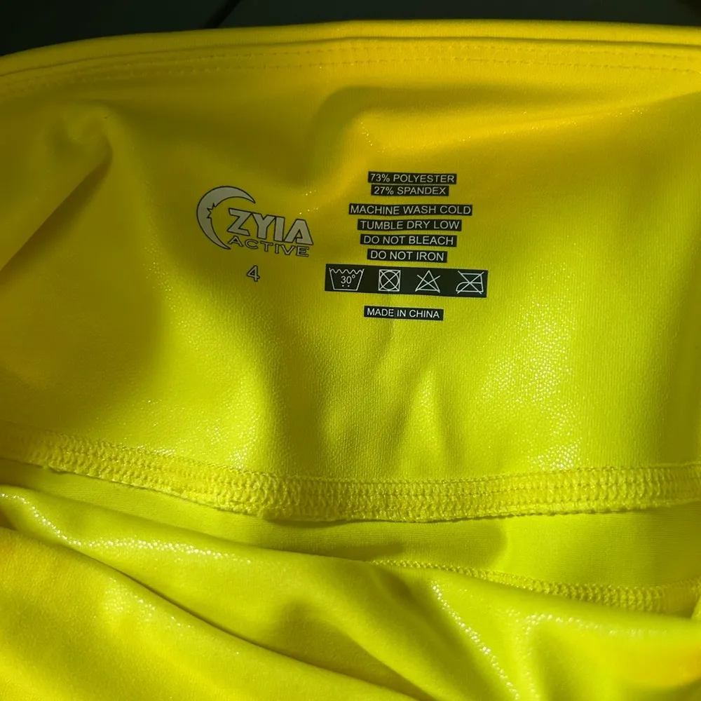 Zyia Active Neon Yellow Sports Bra/Leggings, Size Small - Image 7