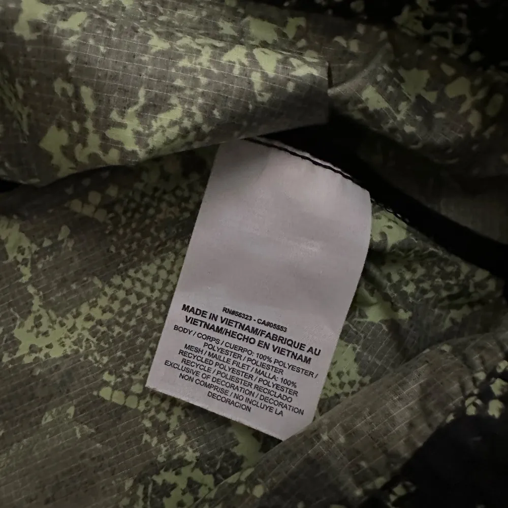 Nike Running Lightweight Jacket Womens size XS Snakeskin Removable Hood-Vented - Image 4