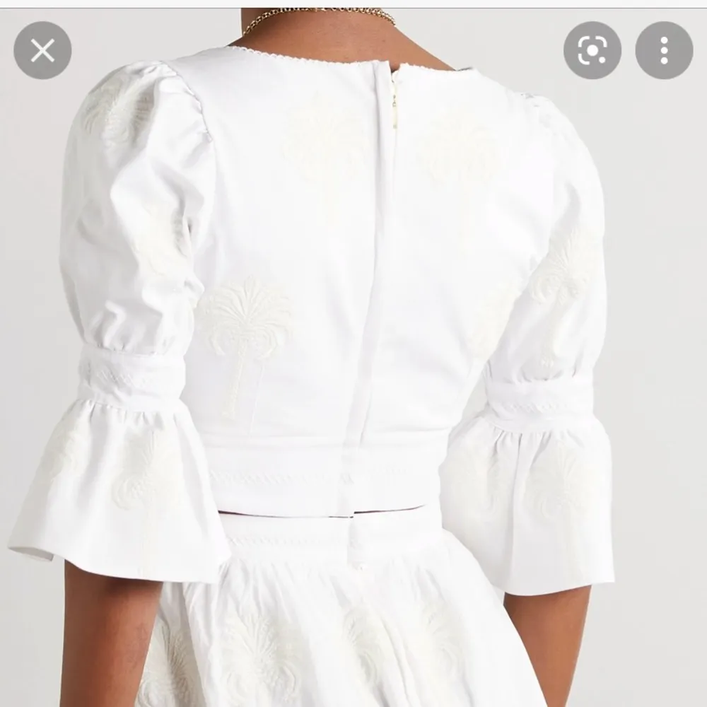 agua bendita violeta cropped white blouse - Image 2