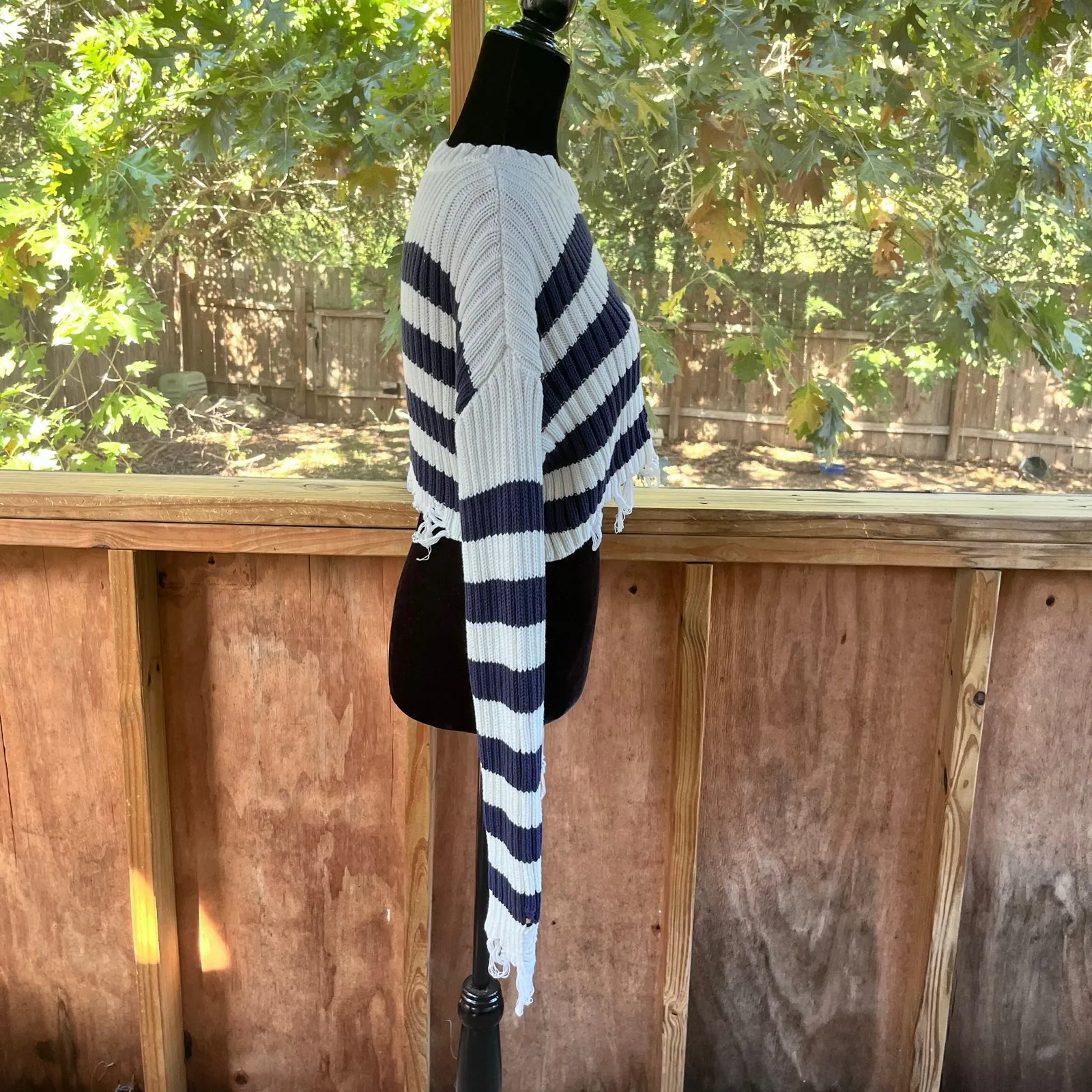 Zara Women's Navy And White Striped Cropped Distressed Sweater Size S - Image 2