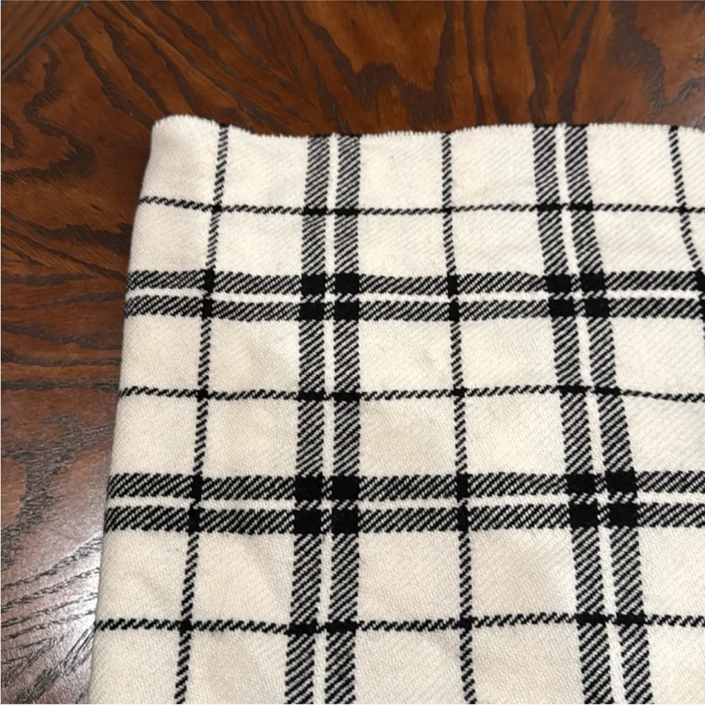 Banana Republic Black and Cream Plaid Scarf - Image 5