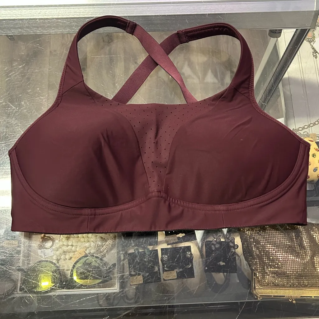 Lululemon Run Times Bra in Burgundy - size D34 - Image 3