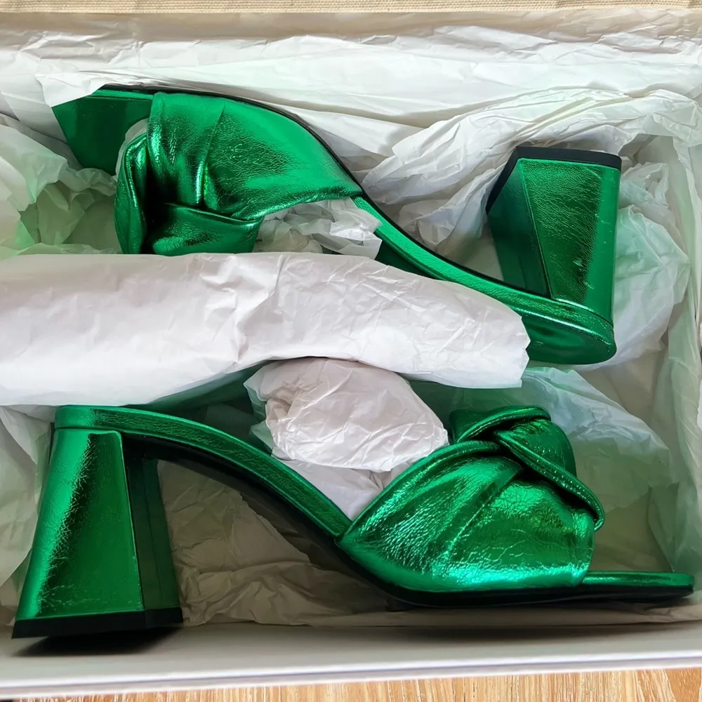 NIB BY FAR Lamar Metallic Mule in Clover Green Size 8 - Image 8