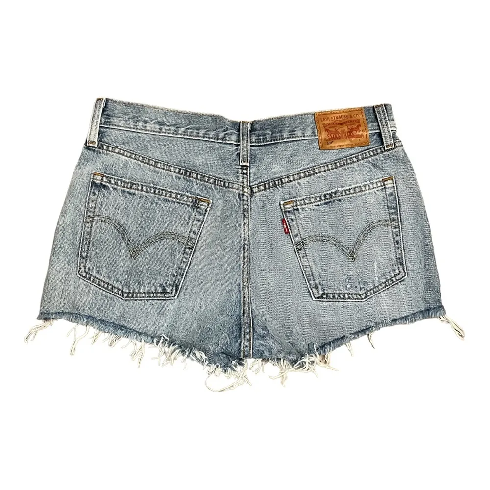 Levi’s 501 shorts size 29 - Image 3