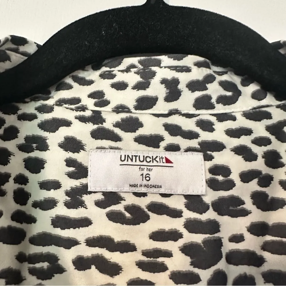 UNTUCKit Mia Animal Print Button Down Shirt Gray Size 16 - Image 3