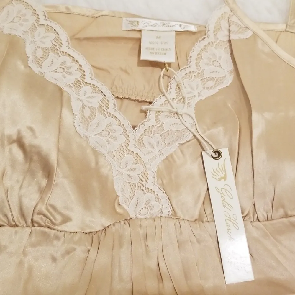 💕GOLD HAWK💕 100% Silk Camisole Gold Size: M NWT Size M - Image 4