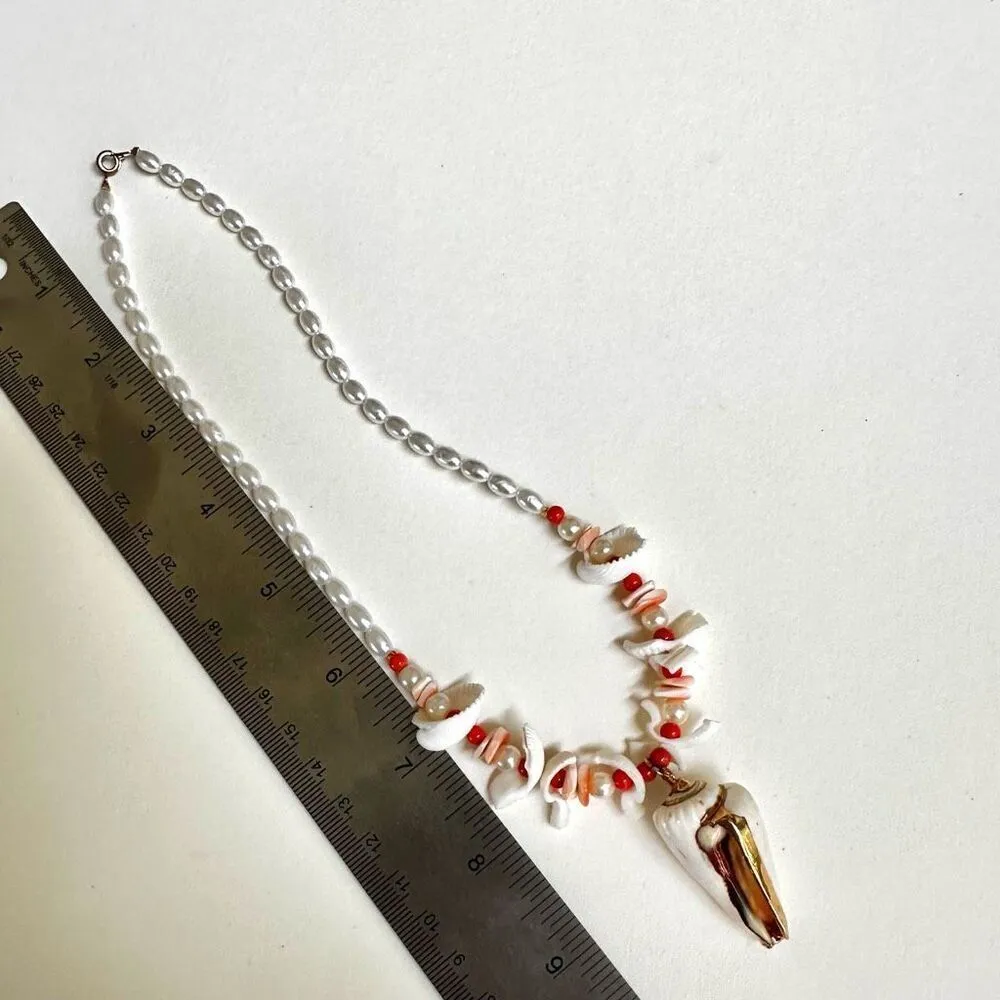 Faux pearl and shell pendant necklace - Image 5