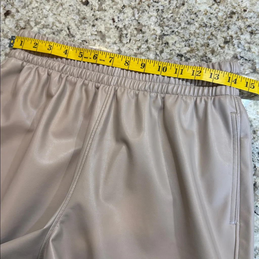 Abercrombie & Fitch Women's Vegan Leather Dolphin Hem Taupe Shorts size Medium - Image 7