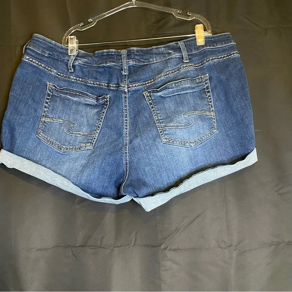 Silver Jeans Elyse short 24 - Image 4